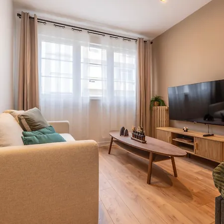 Renovated Walking Distance To Paris *